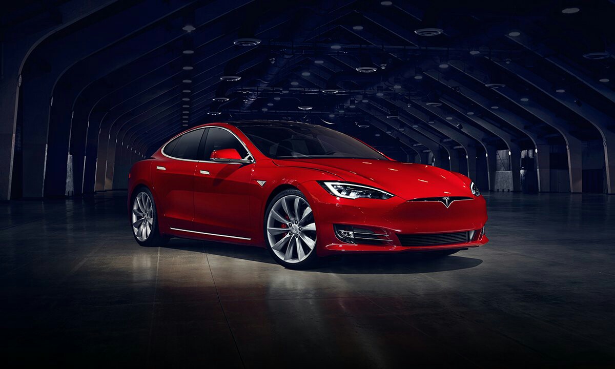 Tesla kendu zuten auto fidagarrienen zerrendatik