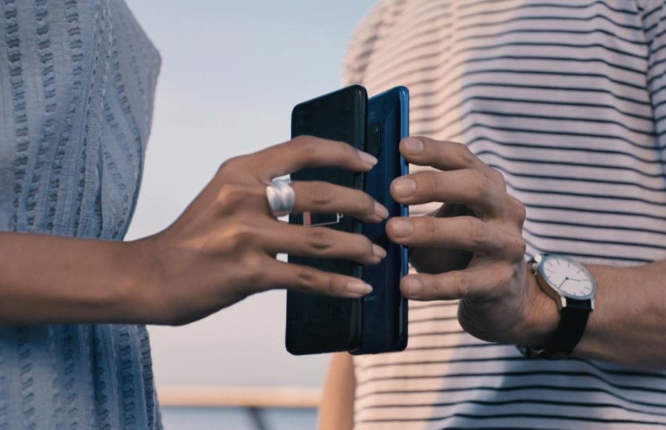 Samsung Galaxy S10 haririk gabeko kargak beste telefonoak kobratuko ditu