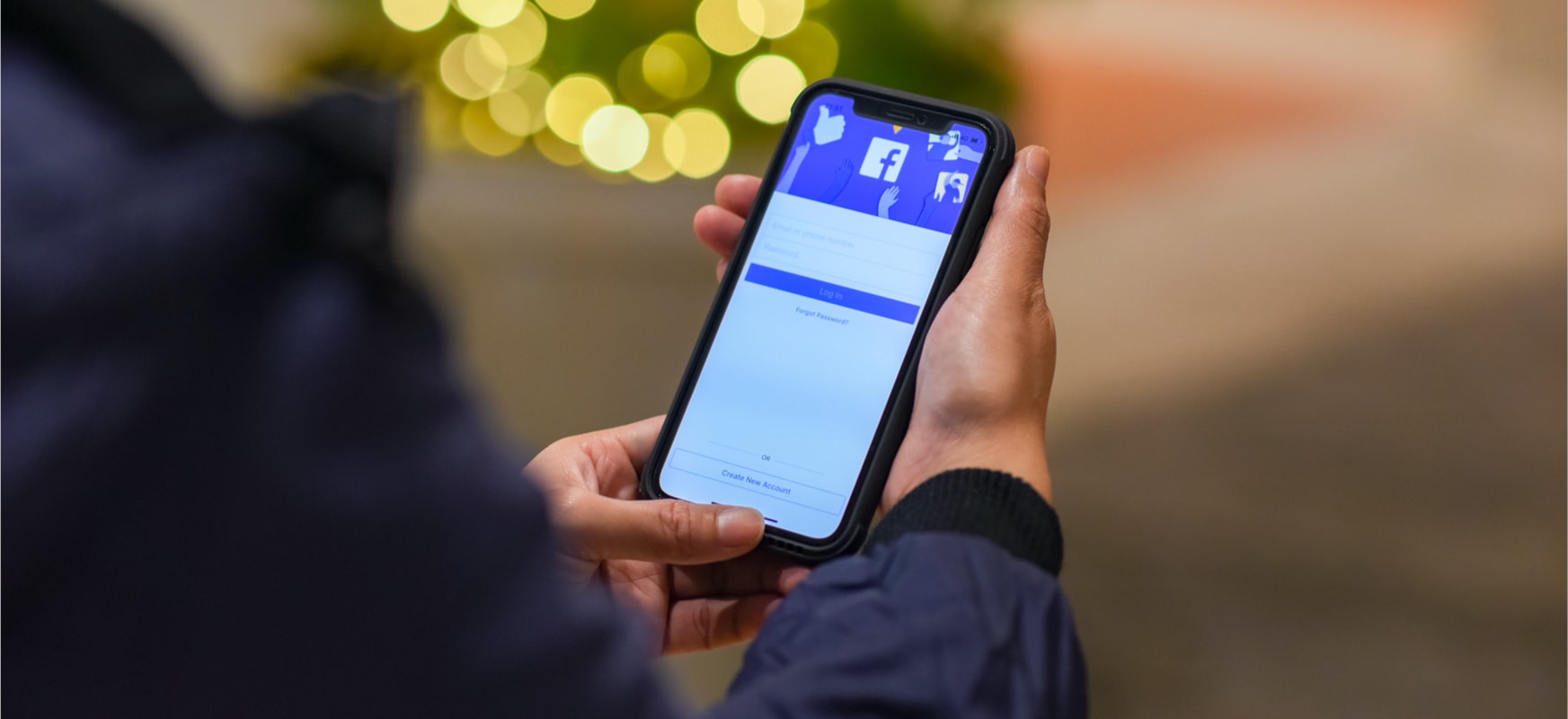 Azkenean, Facebook aplikazioa esku batekin erabil dezakezu. Hori da menu berria