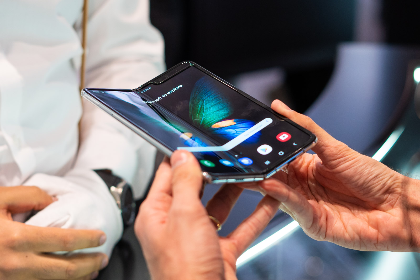 Samsung Galaxy Fold harpidetza egiteko T-Mobile, Plus, Orange eta Play-n. Eskaintza guztiak bildu ditugu