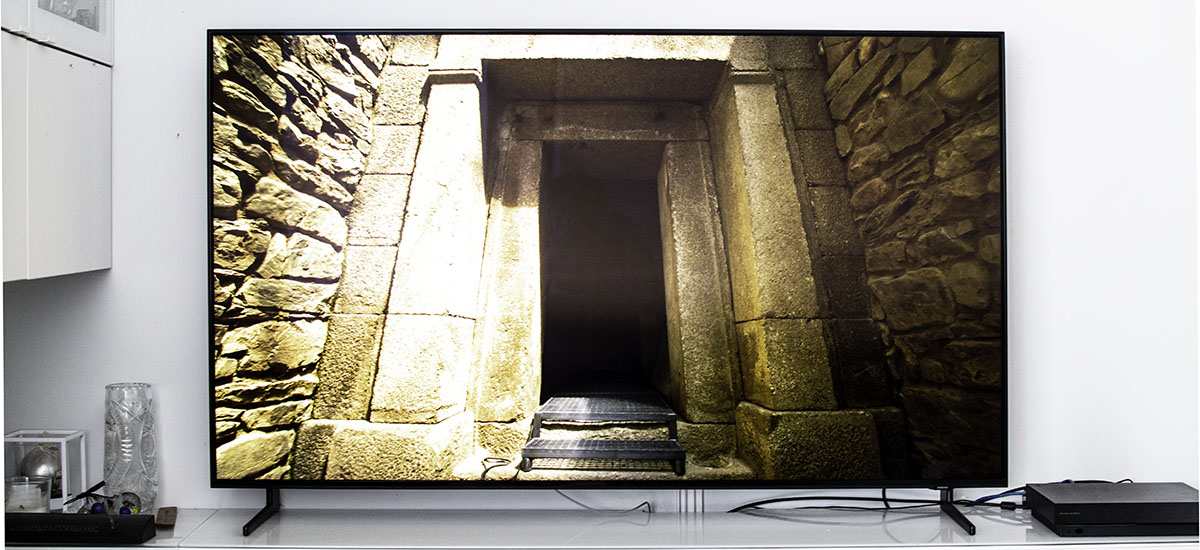 Samsung QLED Q950R nire bizitzan erabili dudan telebista onena da. Eta hau 8K-ko eduki gutxi egon arren