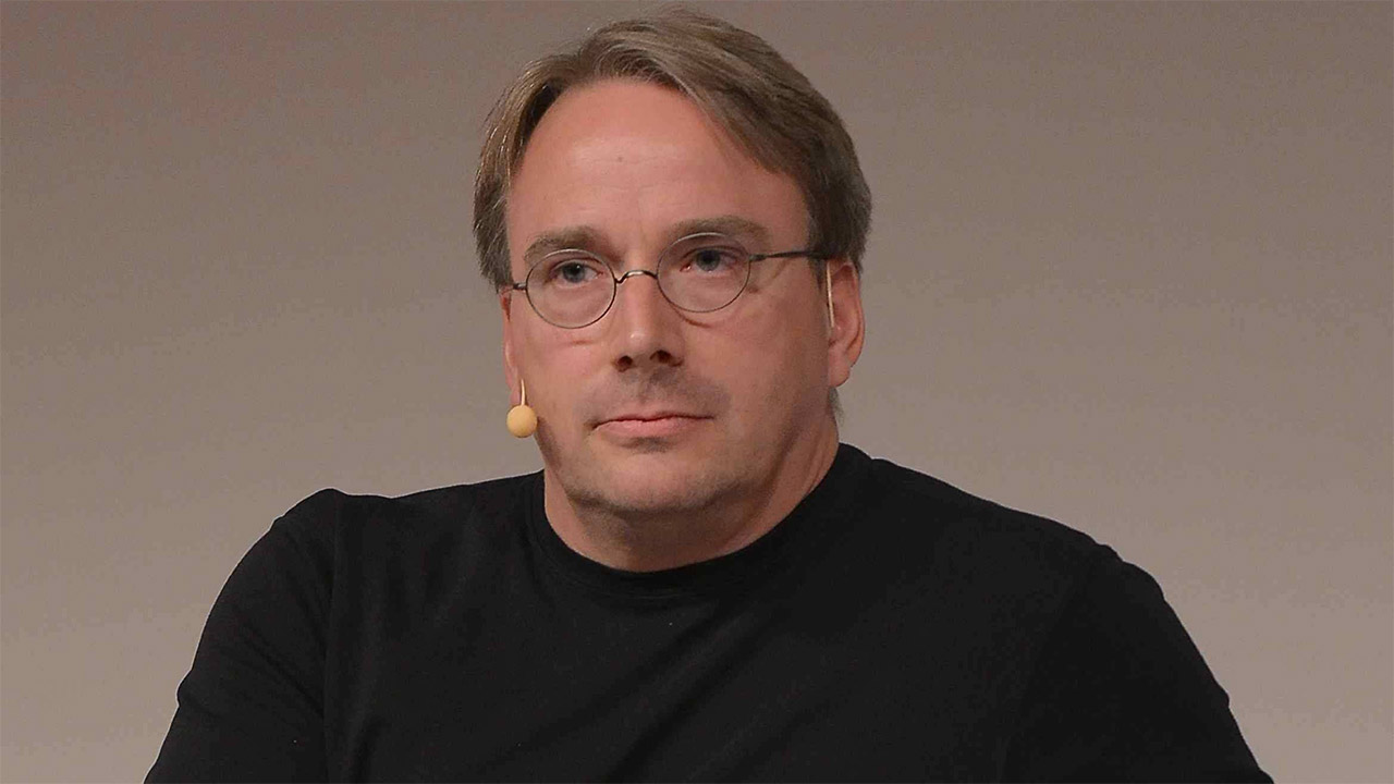 Linus Torvalds AMD plataformara joan zen 15 urte Intel prozesadoreak erabili ondoren