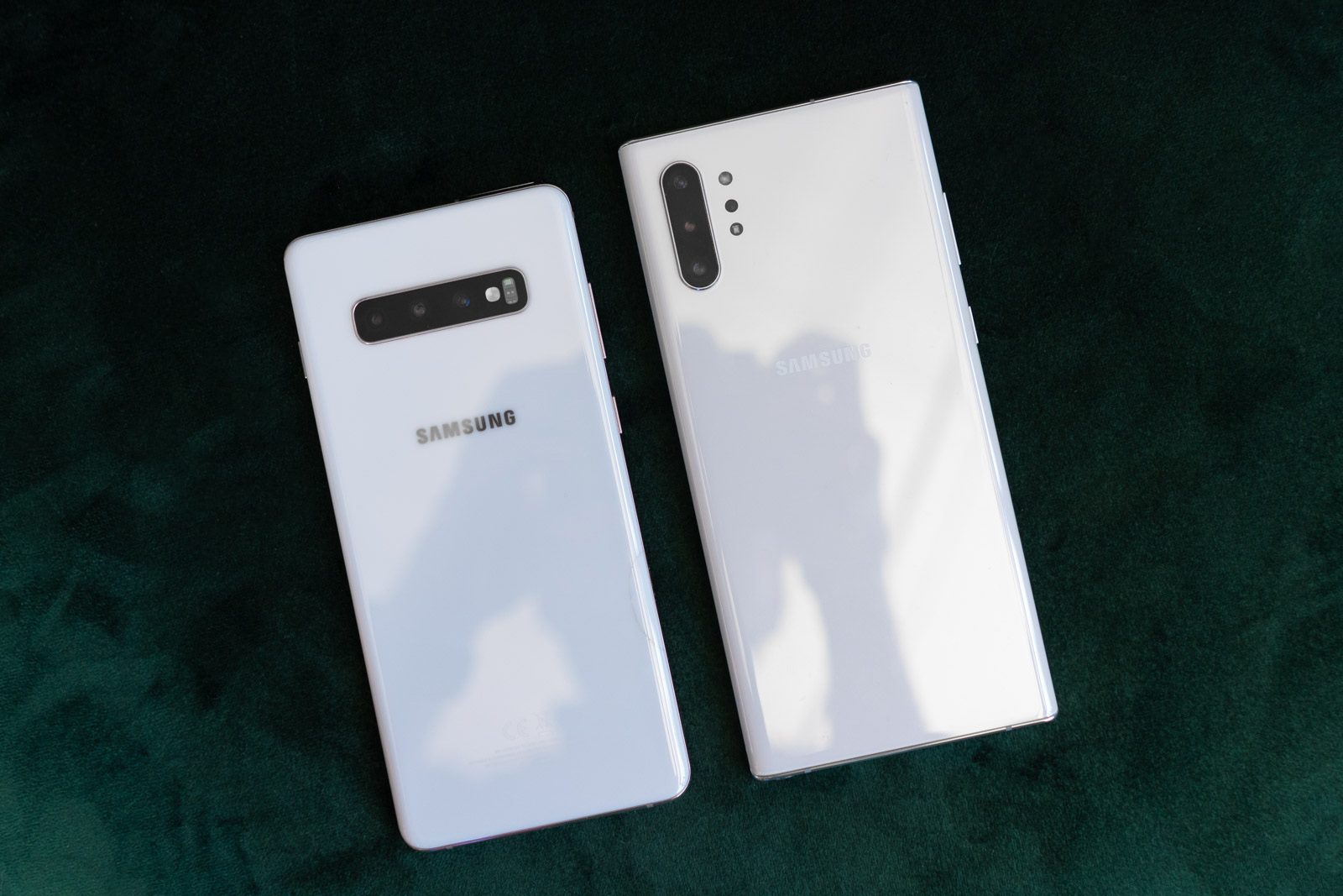 Samsung Galaxy 10. oharra edo Samsung Galaxy S10 +? Koreako bi smartphone onenak alderatzen ditugu