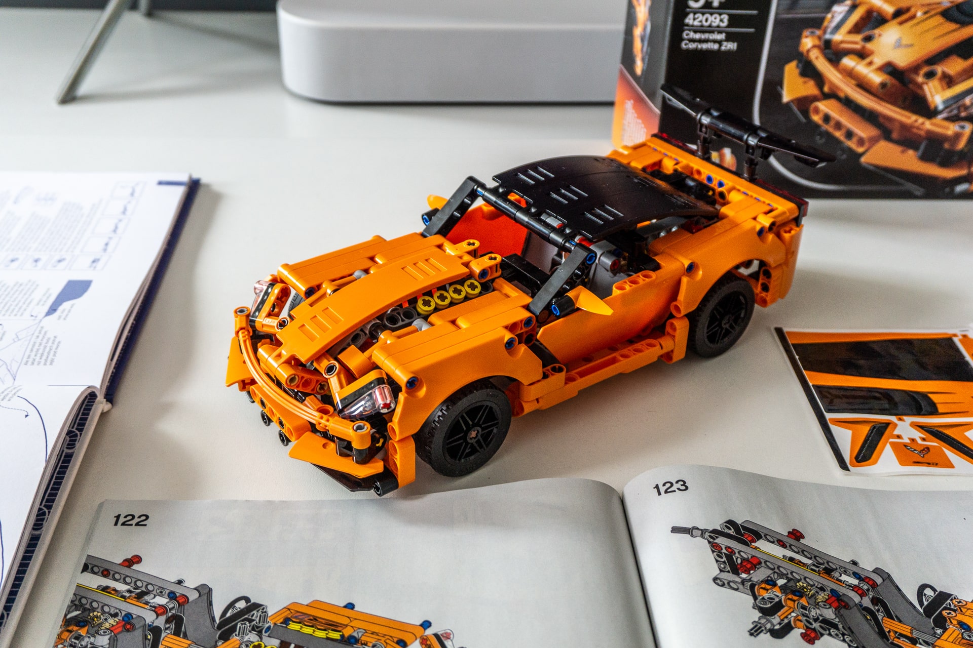 Elektrizitate gabe jolasten dugu: LEGO Chevrolet Corvette ZR1 prezio-edukien erlazio bikaina da. Sorpresa baikorra