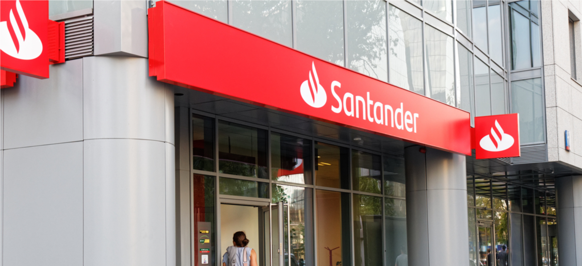Santander arazoak ditu. Bankuak aplikazio mugikor batera aldatzeko gomendatzen dizu